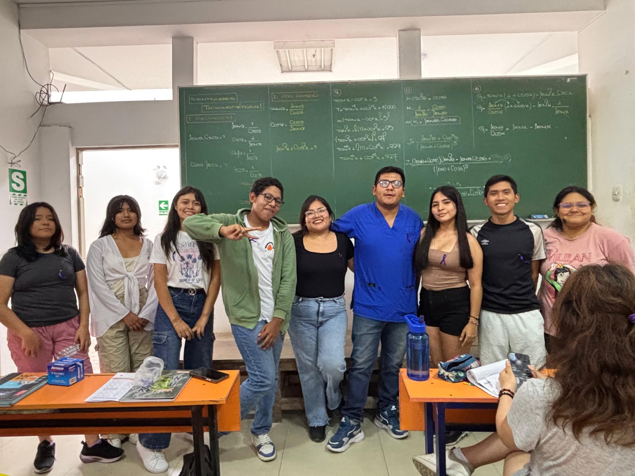 Aulas equipadas y docentes especialistas de Academia Mariátegui